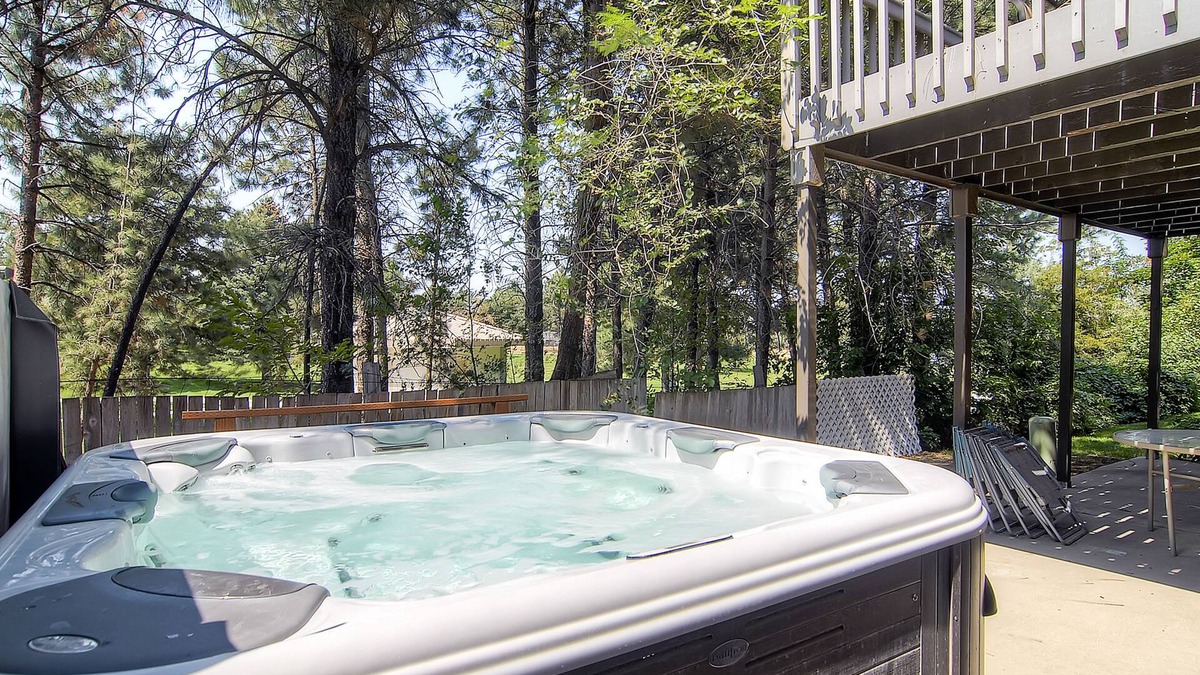 Cottonwood Heights House | Large & Luxurious Home w/Private Hot Tub, and Fireplace