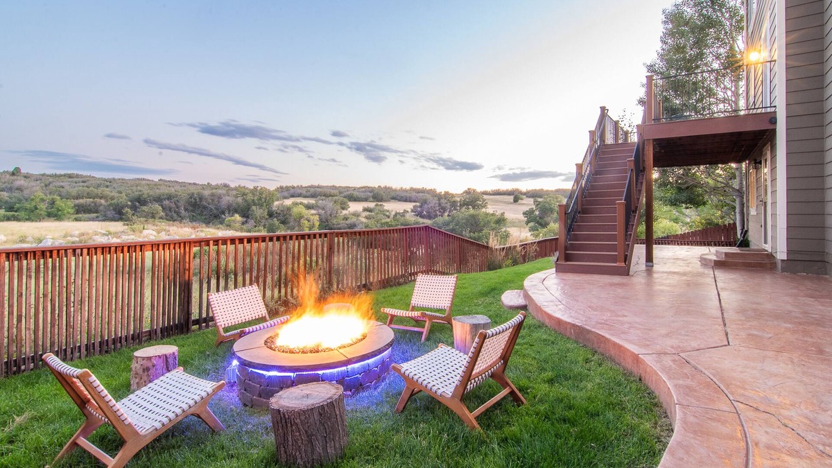 Castle Rock House | Large Luxurious Home Breathtaking Views w/FirePit
