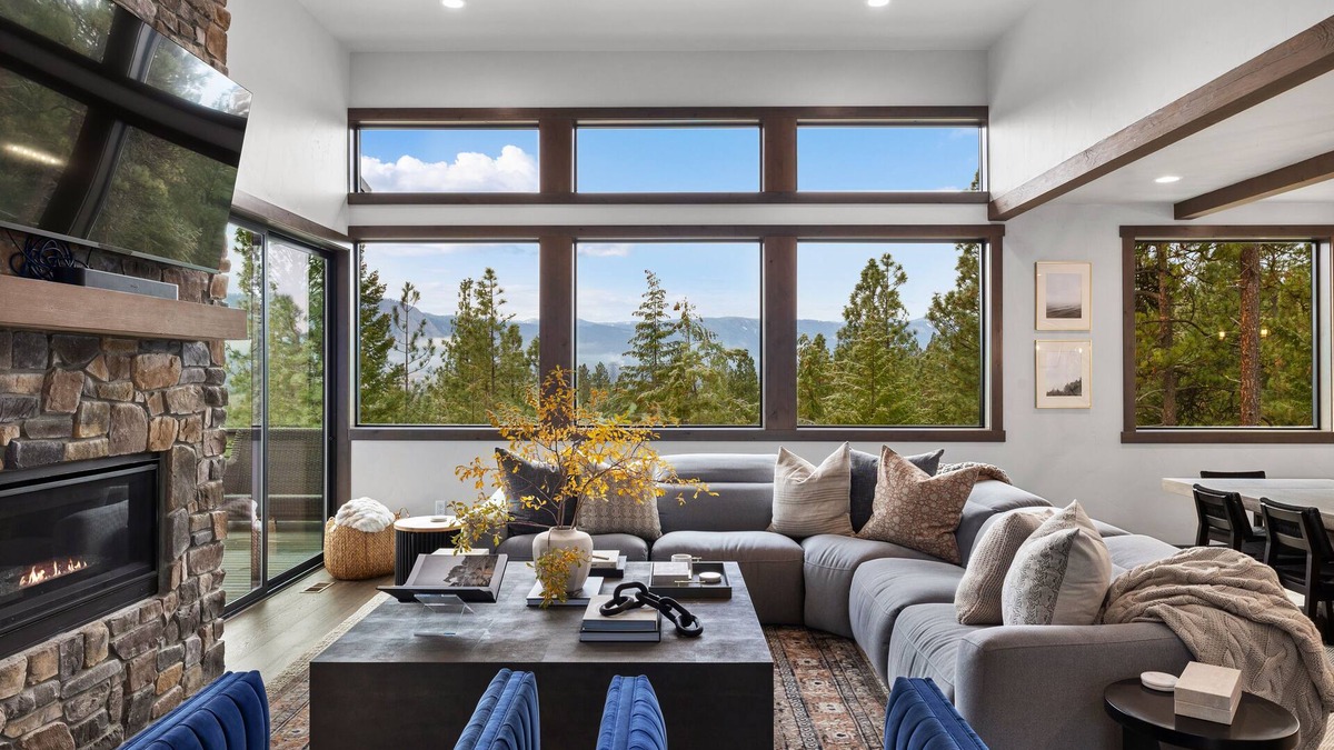 Cle Elum House | Large & Luxurious Retreat on 5 Wooded Acres w/Hot Tub and Game Room