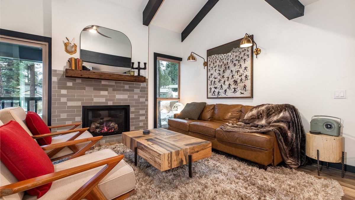 Mammoth Lakes Condo | Large, Luxury, Cozy Cabin @ Chamonix. 300 yards from Canyon Lodge.