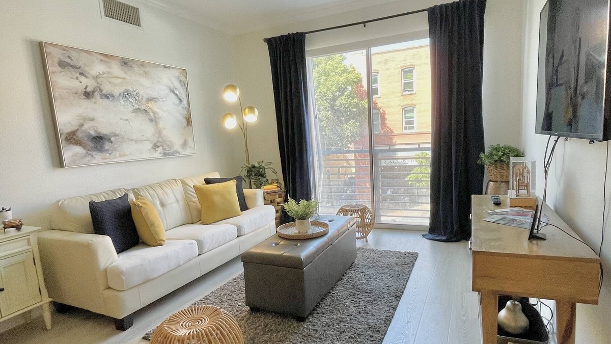 Pacific Terrace Condo | Large Luxury Gaslamp Condo with Pool, In-Unit W/D, & Parking