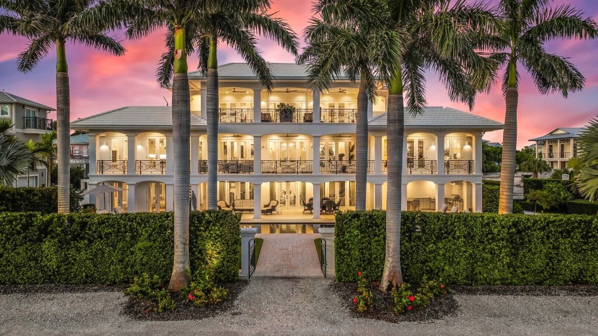 Boca Grande House | Large Luxury home nestled in Boca Grande | Private Pool | Elevator | Sleeps 14