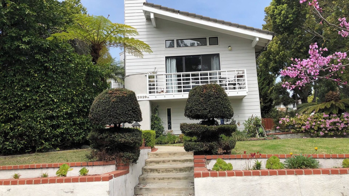 Sunset Park Apartment | Large luxury studio with view in of golf course