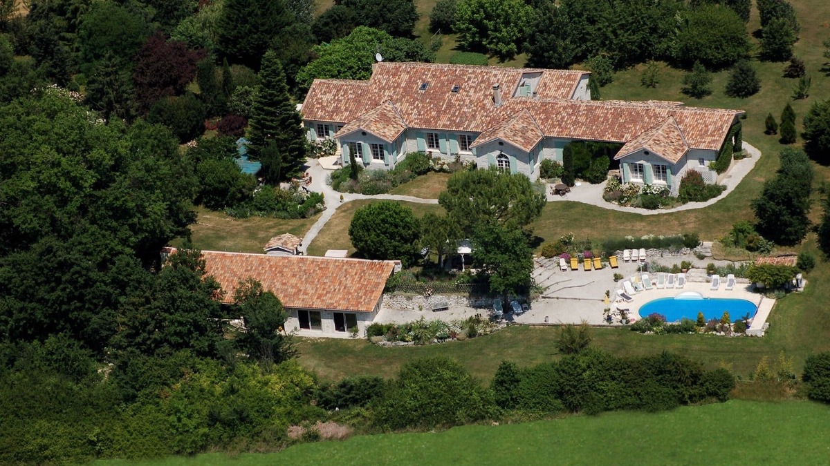 Ribagnac Villa | Large Luxury Villa with private heated Pool, Jacuzzi & Sauna for up to 25people