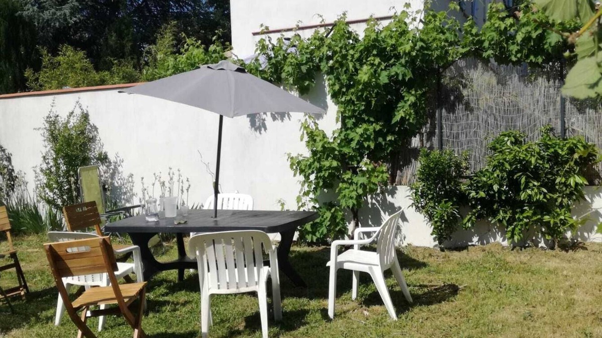 Cote Pavee Villa | Large middle-class villa near town center