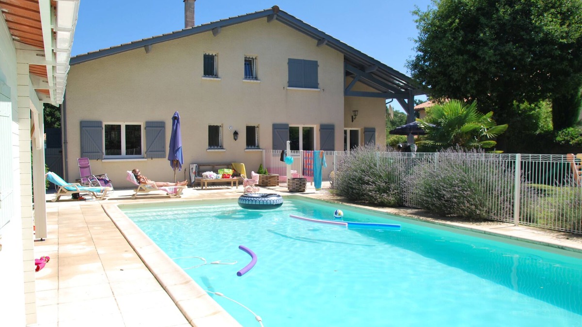 Saint-Aubin-de-Medoc Villa | Large modern Villa 200m2 12 people swimming pool between Bordeaux, Ocean and Médoc