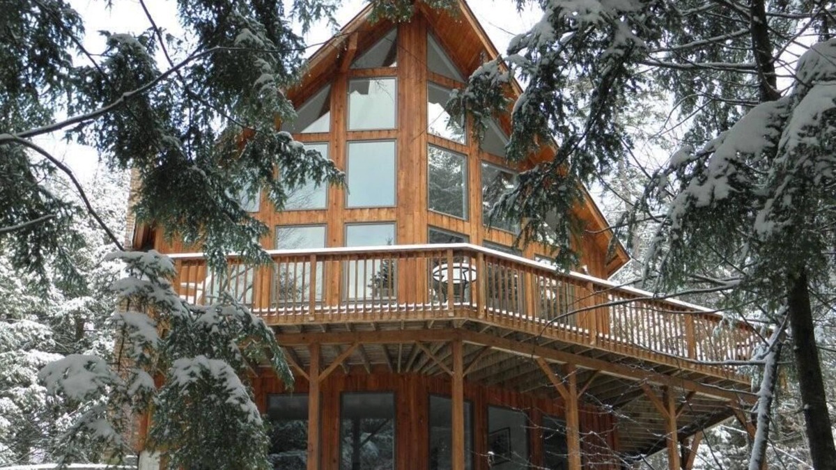 East Burke Ski Chalet | Large Modern Chalet - Slope Side - On Burke MT-Mt Bike, Hike, Ski, Snowmobile