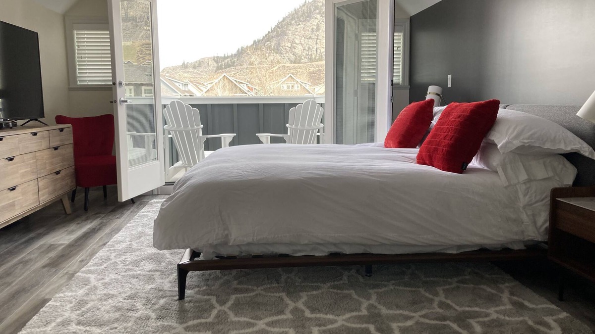 Okanagan-Similkameen House | Large modern home at The Cottages on Lake Osoyoos!
