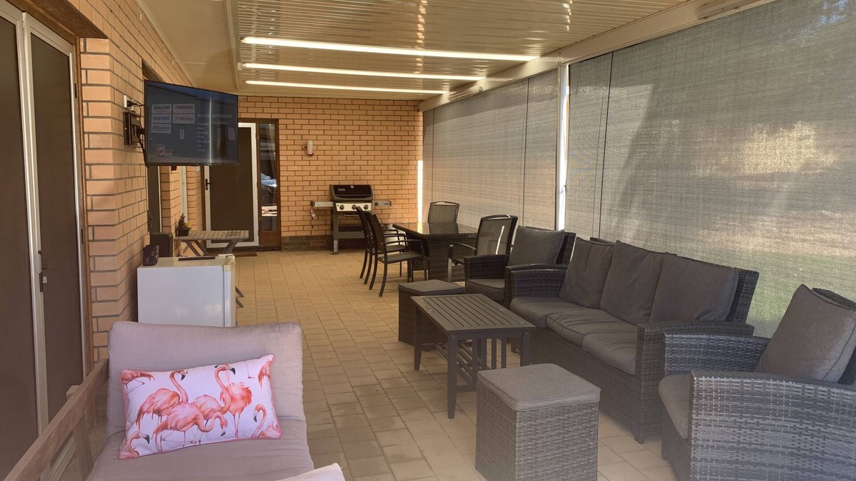 Port Neill House | Large Modern home close to the beach