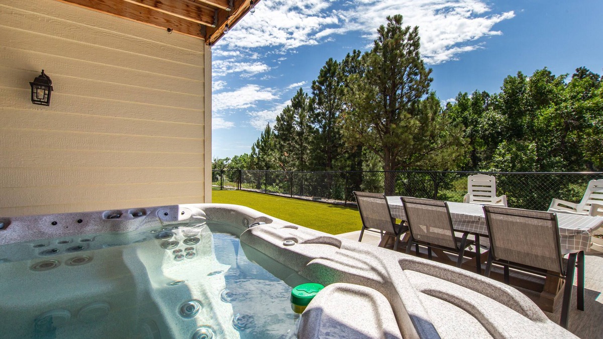 Rapid City House | Large, Modern Home with a View