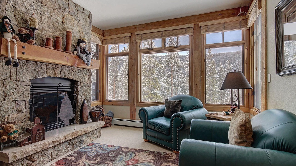 Keystone House | Large Modern Townhome in Settlers Creek/Great Amenities/Private Patio