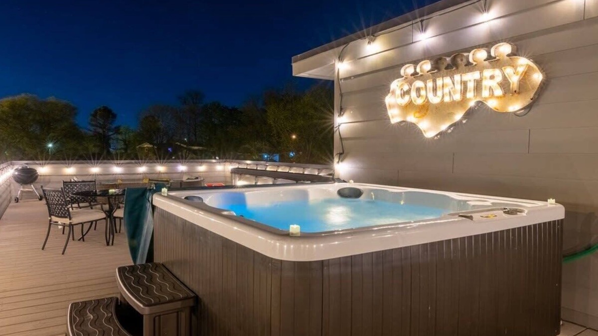 Berry Hill House | Large Music City Luxury Home *10 Beds* w/Hot Tub!