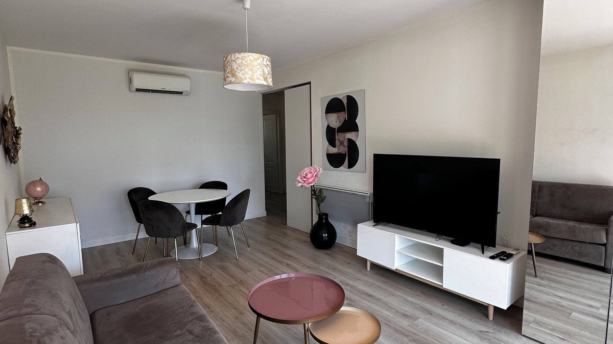 Cros-de-Cagnes Apartment | Large new 2-room apartment next to the beach, air-conditioned, 1 parking space