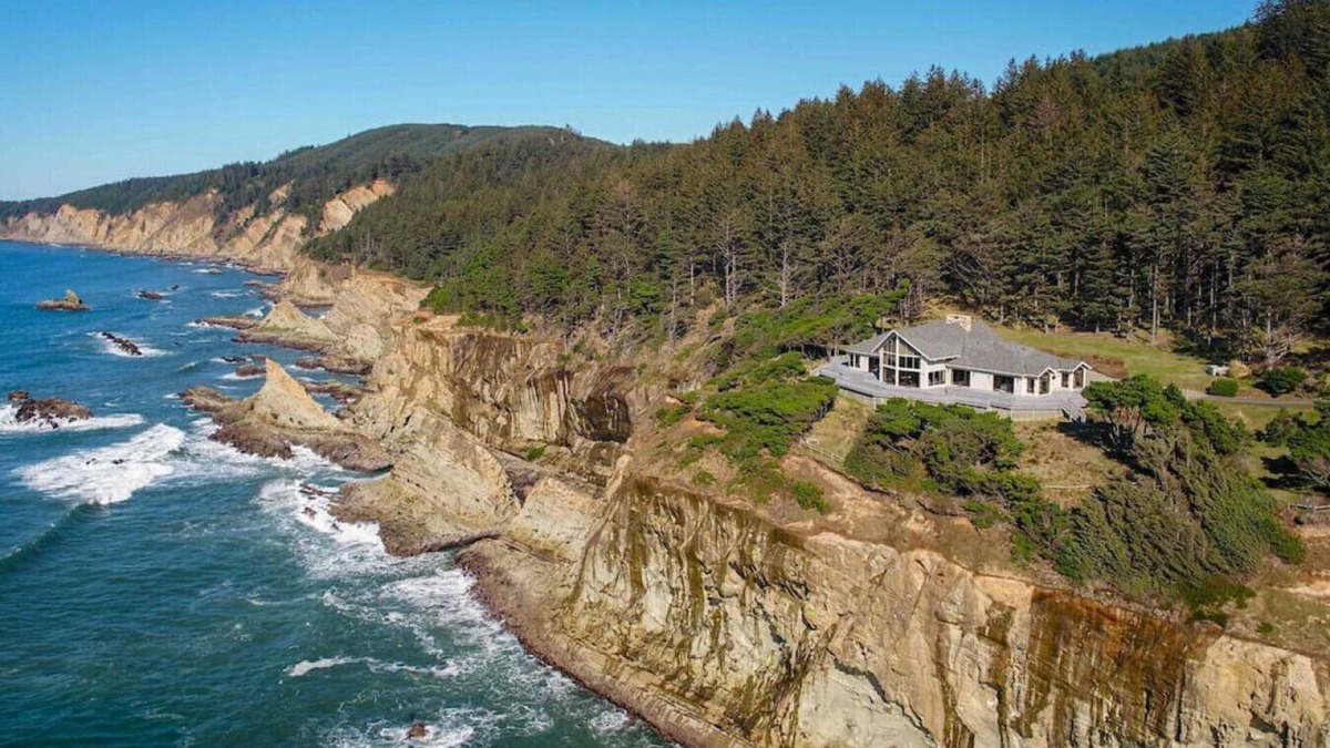 Coos Bay House | Large Oceanfront Private Home Near Bandon Dunes Golf, Breathtaking Views.