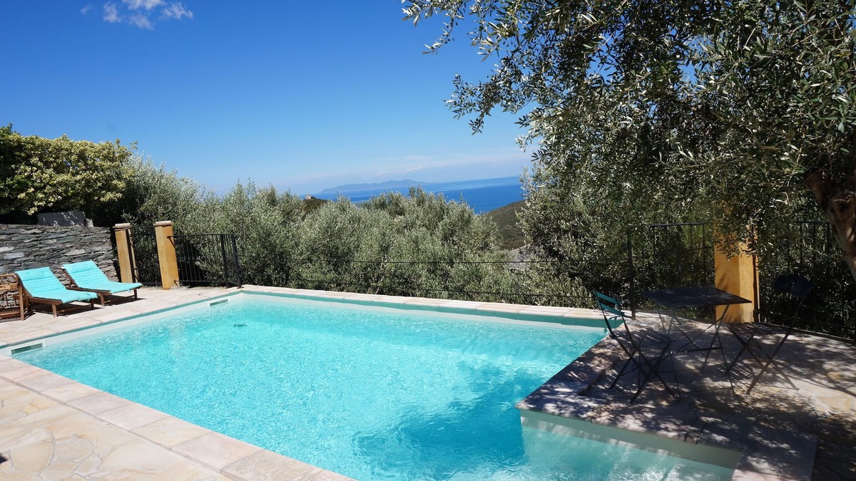 Rogliano House | Large old stone house with private swimming pool