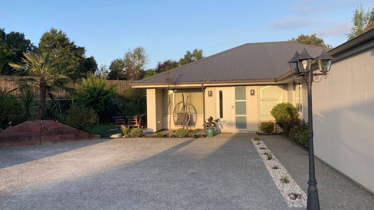 Stoke House | Large or Multiple Family Home