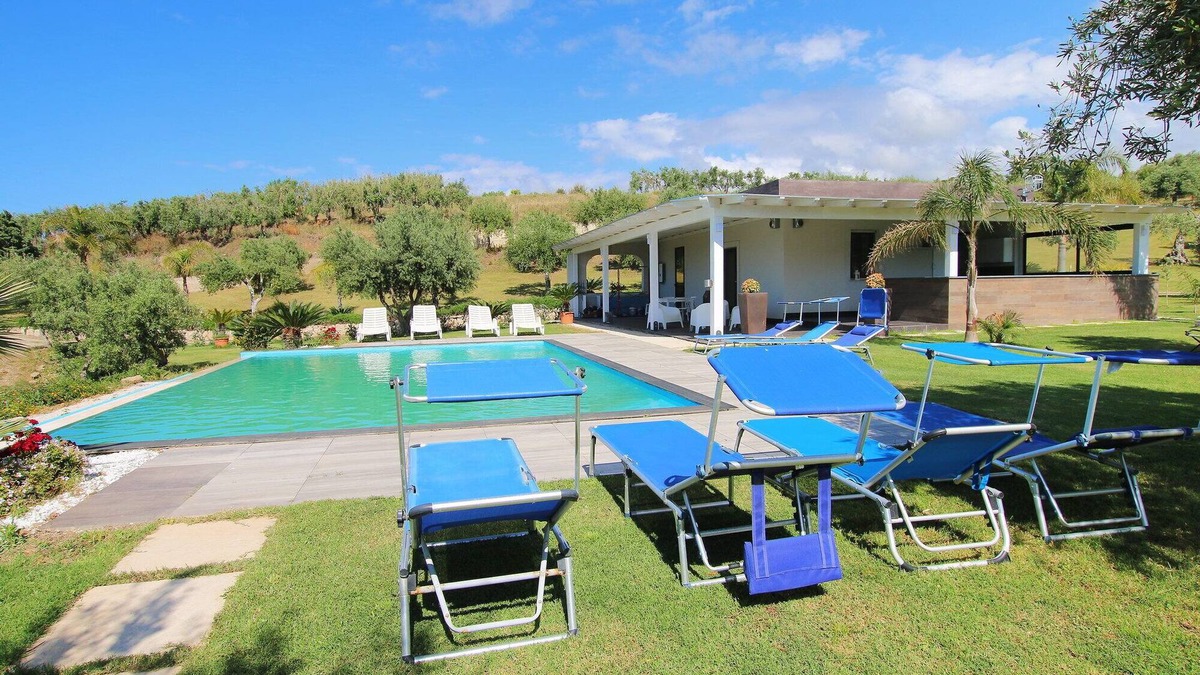 Campofelice di Roccella Villa | Large property, 2 Modern Villas, PRIVATE POOL, Golf Practice, Sea View, WIFI