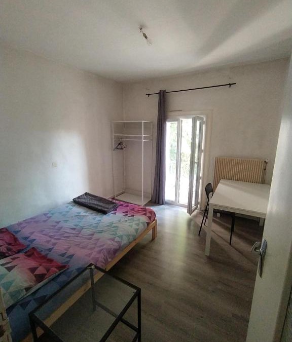 Aiguelongue House | Large Peaceful Room