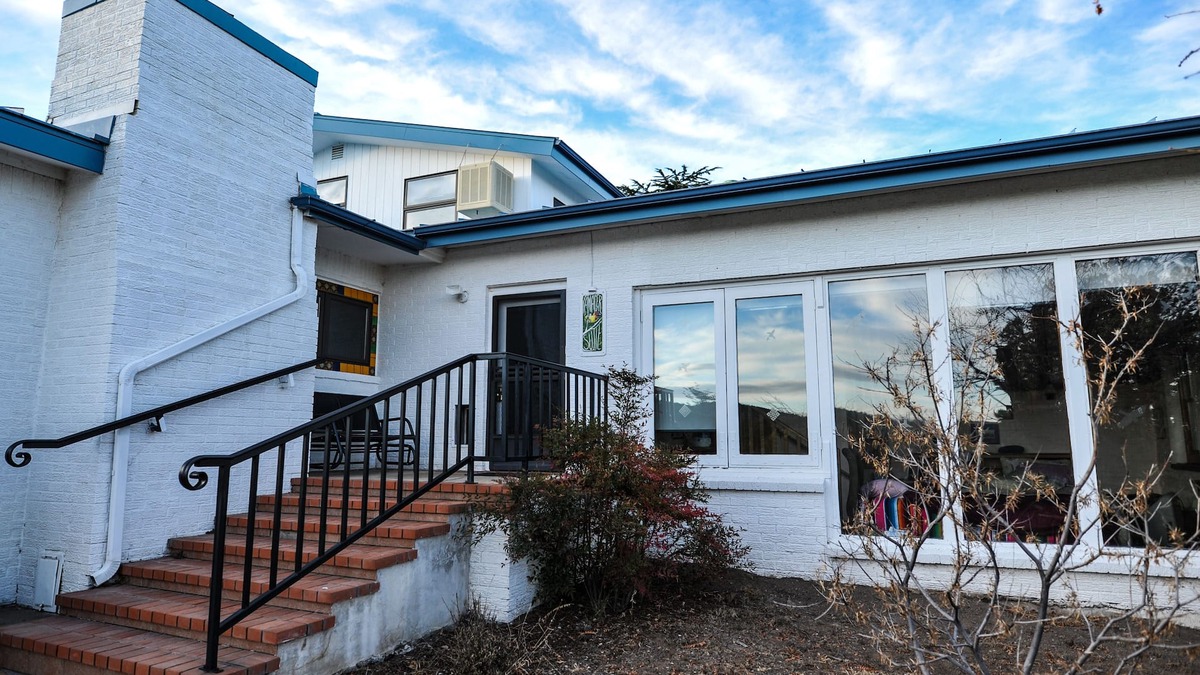 Tyrone House | Large Picture Windows for Viewing Mountains and wildlife
