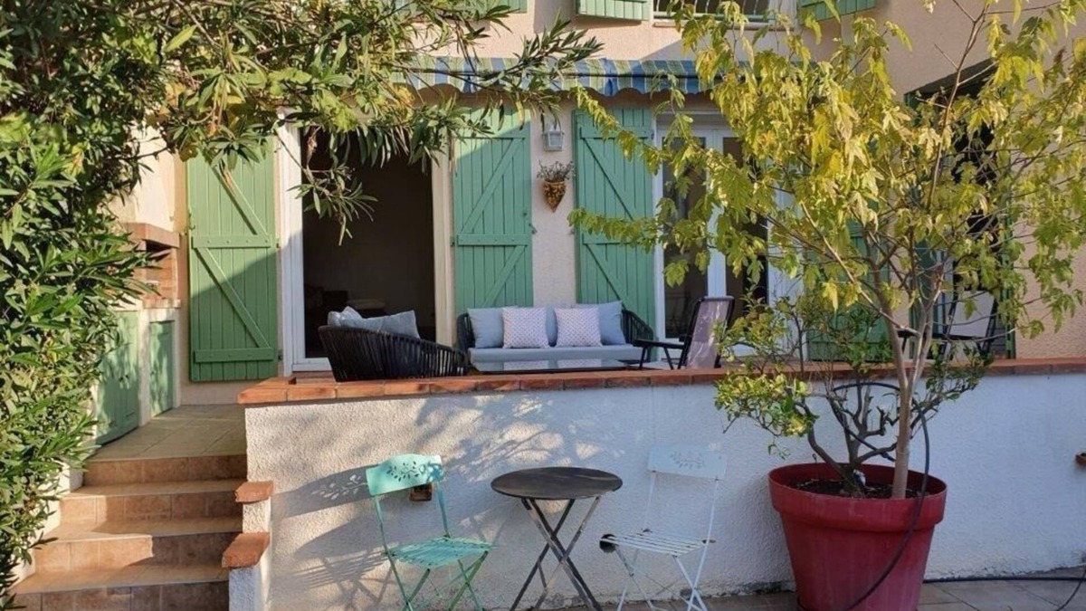 Le Port House | Large pleasant house with a flowery garden and a swimmingpool