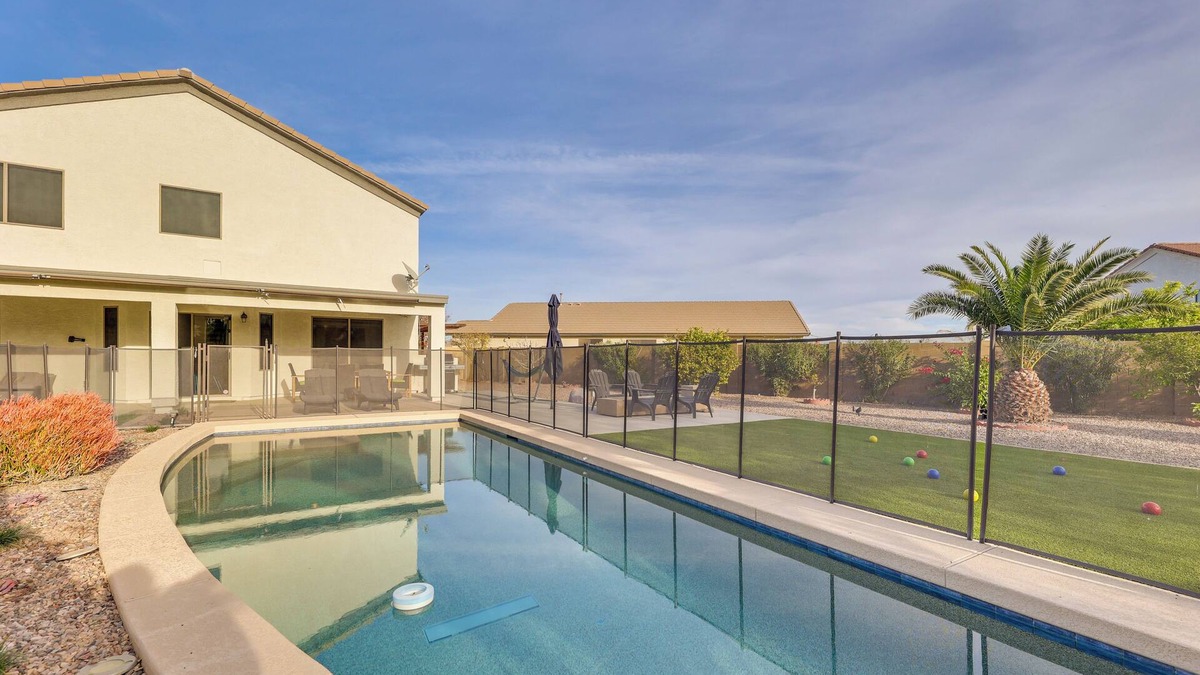 Coolidge House | Large Pool & Yard w/Bocce: Oasis in Coolidge!