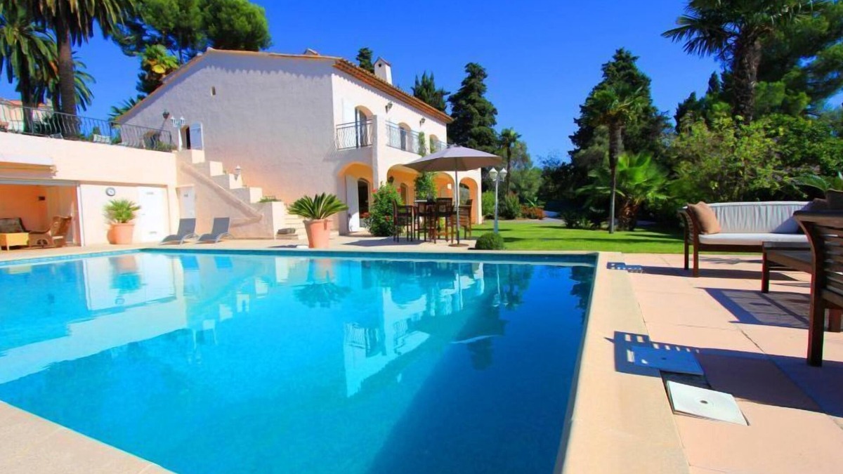 Antibes Apartment | Large Private garden apartment LIKE RENTING A VILLA