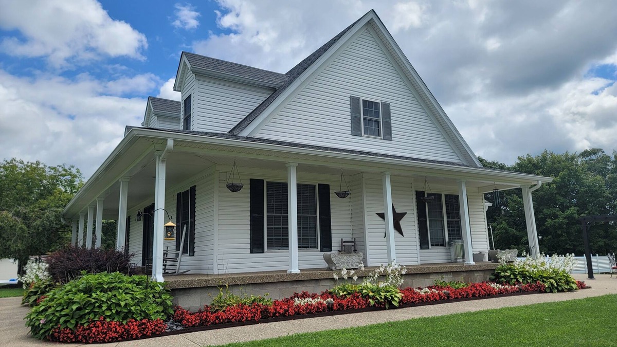 Shepherdsville House | Large Private Home close to Bourbon Trail!/POOL/Free Firewood/Parks/Close to I65