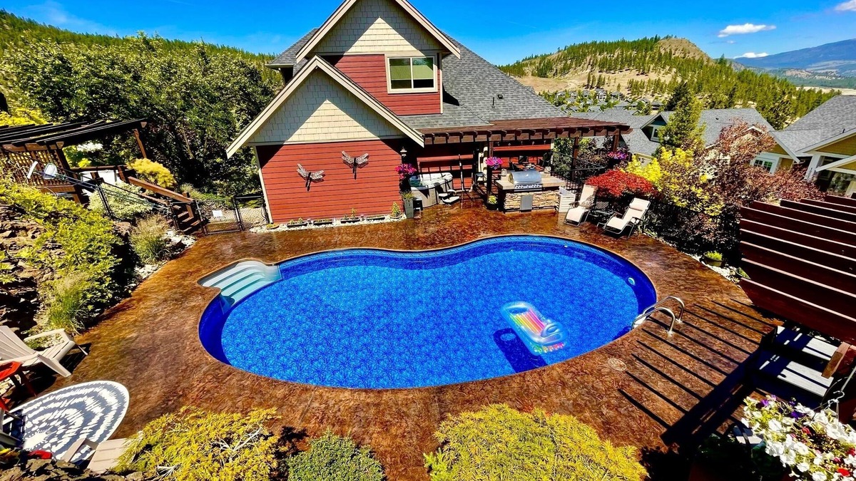 Wilden House | Large private home, close to everything, with gorgeous backyard pool.