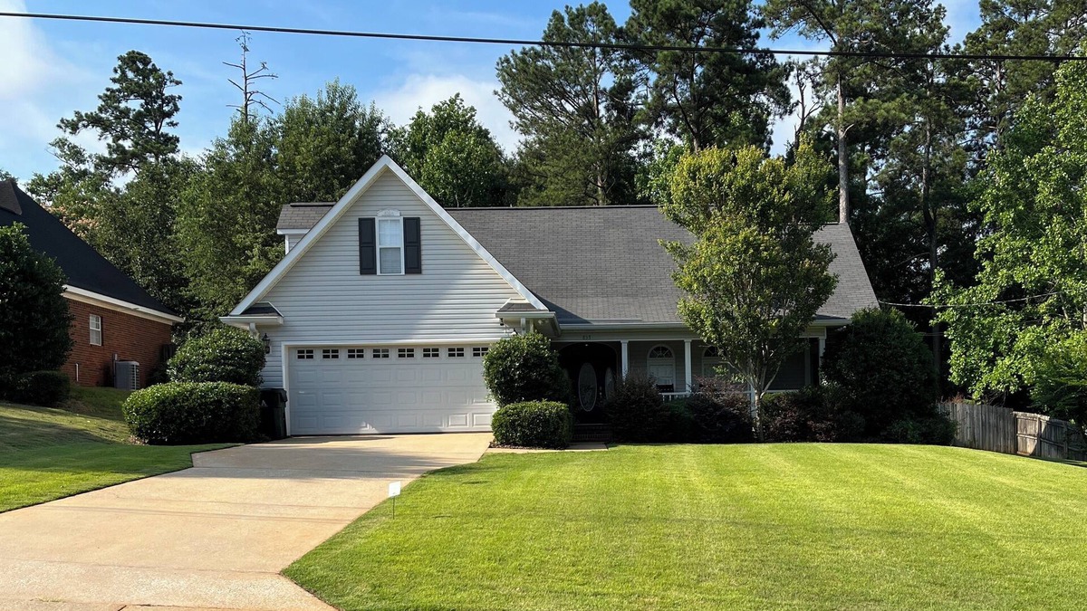 Pickwood House | Large private home near campus