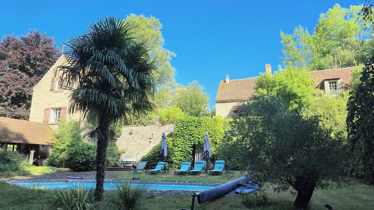 Estouy House | Large property with 2 houses and 1 heated swimming pool 1h20 south of Paris.