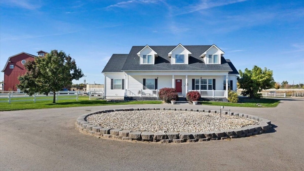 Meridian House | Large Property with Hot Tubs and Swimming Pool