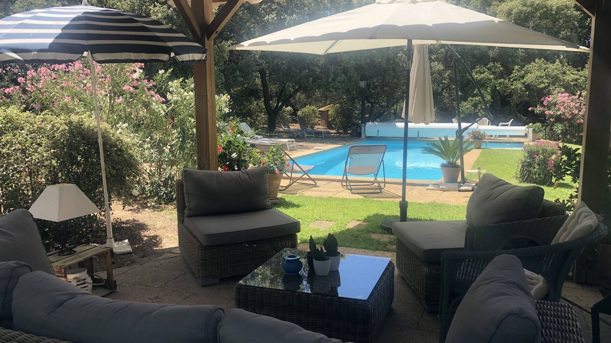 Charleval House | Large Provencal villa in the heart of Provence with garden and swimming pool