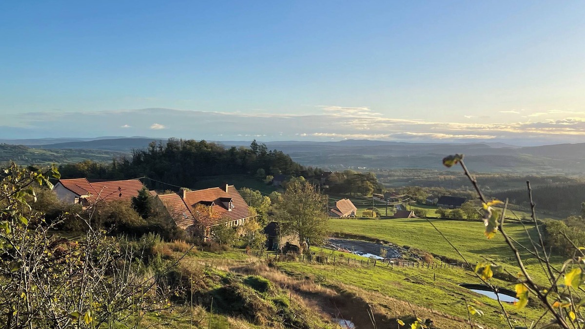 Chiddes House | Large, quiet gite with swimming pool and sublime view in the heart of the hills.
