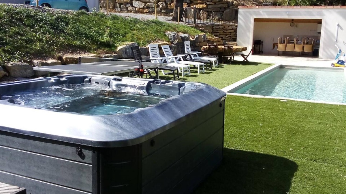 Saint-Sernin House | Large, quiet house all comforts private heated pool private parking jacuzzi