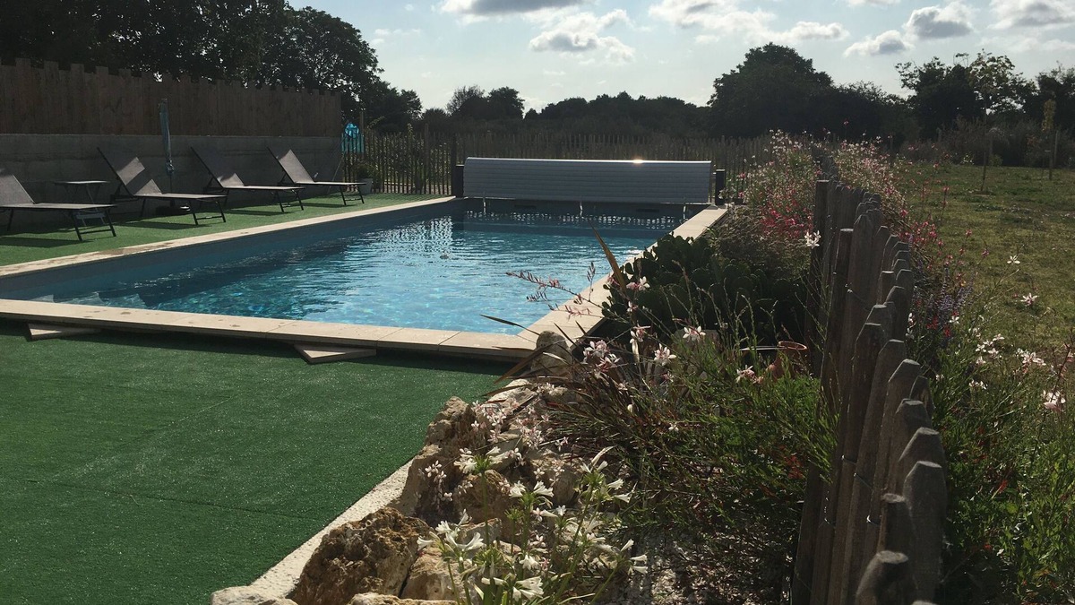 Le Gua House | Large, quiet house with swimming pool for vacations with friends and family