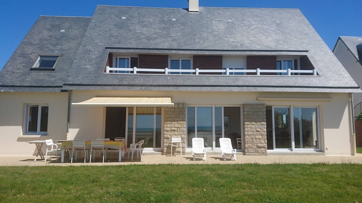 Saint-Pair-sur-Mer House | Large recent and elegant villa facing the sea at Kairon/Jullouville plage