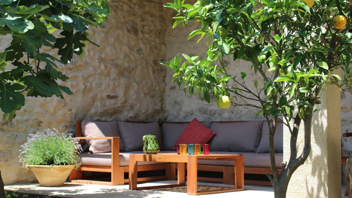 Terrats House | Large, renovated Catalan house, in the heart of the vineyard between sea