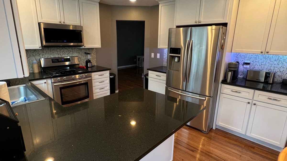 South Hill House | Large renovated home in gated community