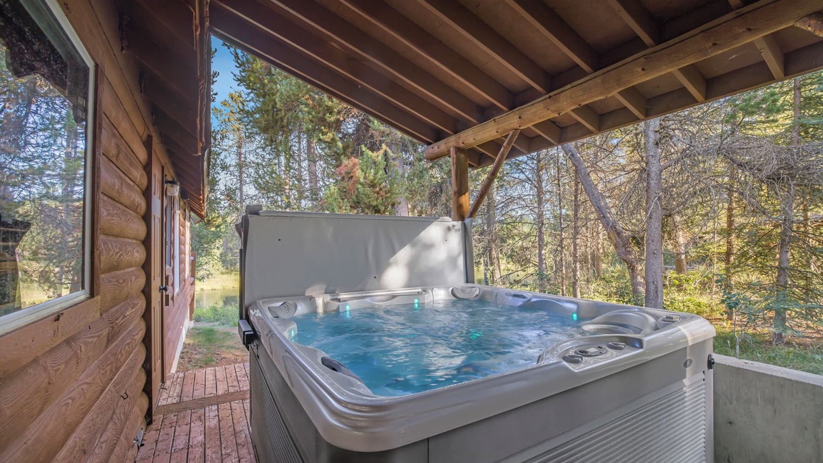 Island Park Cabin | Large Riverfront Cabin with Hot Tub, Arcade Games, & Luxury