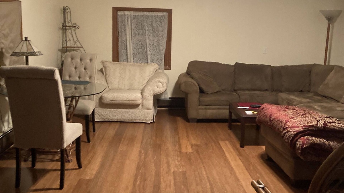 Town of Lysander House | Large Riverfront One Bedroom on Second Floor
