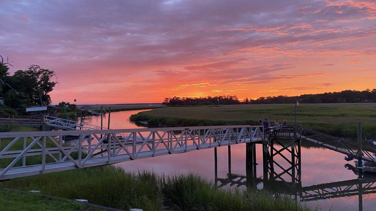 Beaufort House | Large Rustic Home for Marine Graduation and Family Fishing