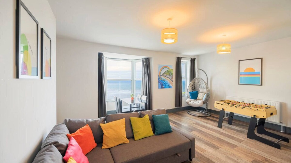 Aberystwyth House | Large seafront apartment with balcony, parking and sea views