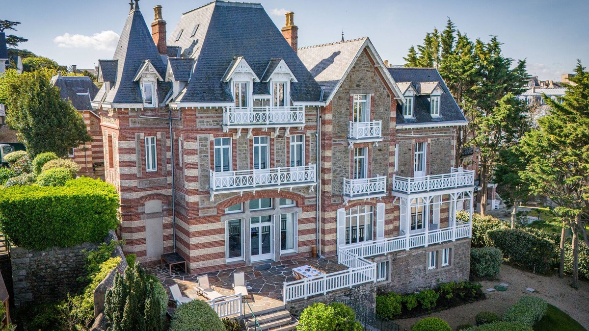Dinard Villa | Large Seafront Family House with private beach access