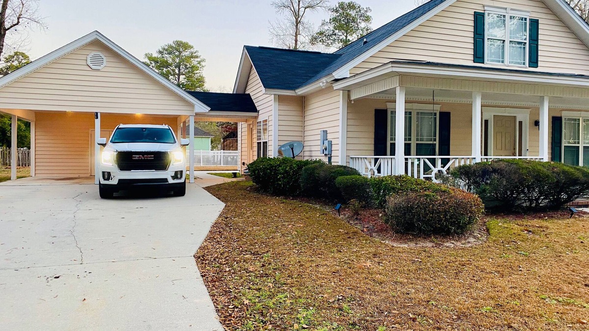 Savannah House | Large Southern Style home with lots of parking