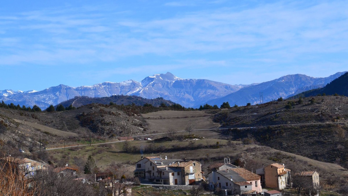 Ubraye House | Large stone building panoramic view