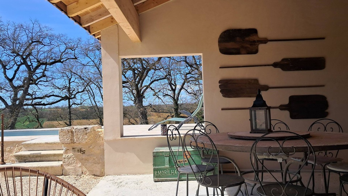 Sarrant House | Large stone gîte for 12 people, swimming pool and boules pitch.