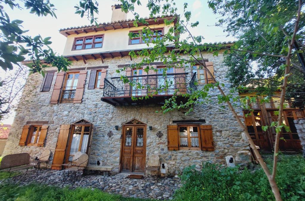 Avlonarion Villa | Large Stone Villa with garden.