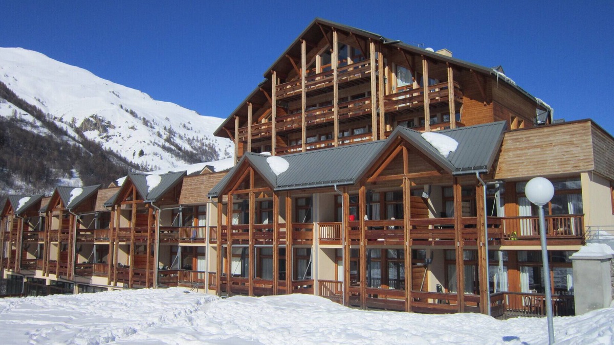 Valloire Apartment | Large Studio 27 m2 - in residence tourism * with swimming pool