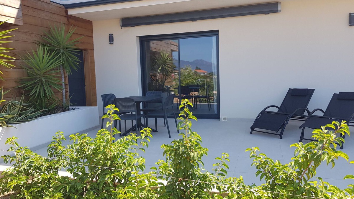 Bastelicaccia Apartment | LARGE Studio 35m2, new and air-conditioned, Available on September 18