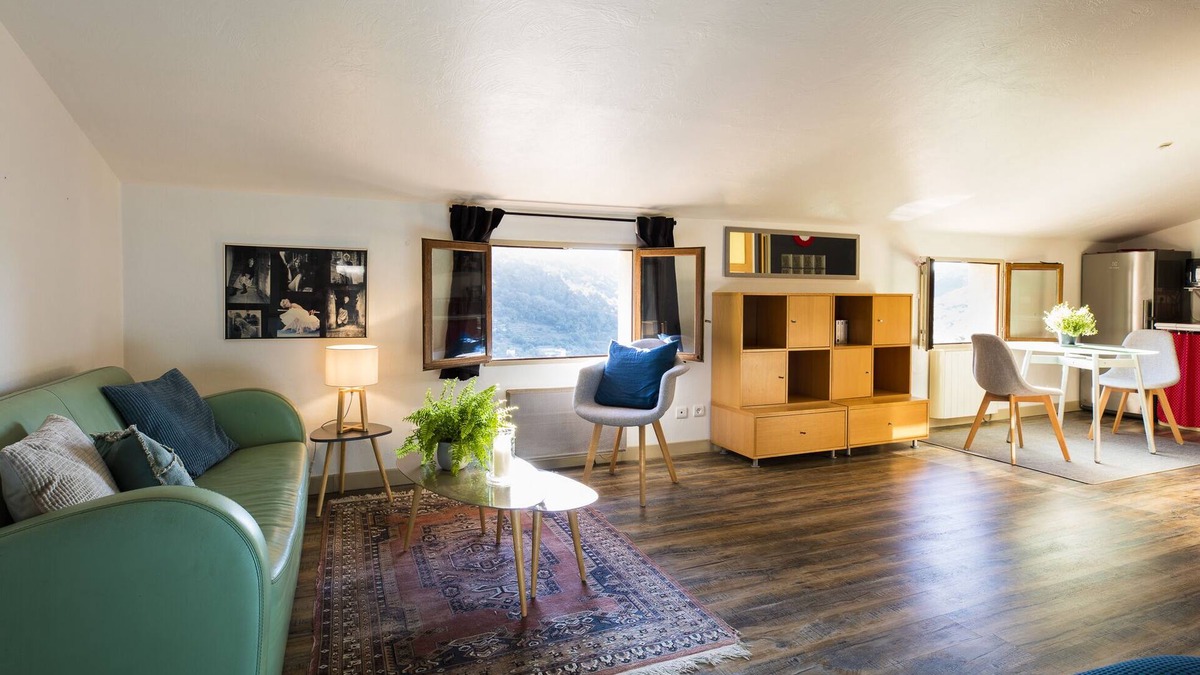 Le Bar-sur-Loup Apartment | LARGE STUDIO BETWEEN SEA AND MONTAGE WITH LARGE SIZE VIEW